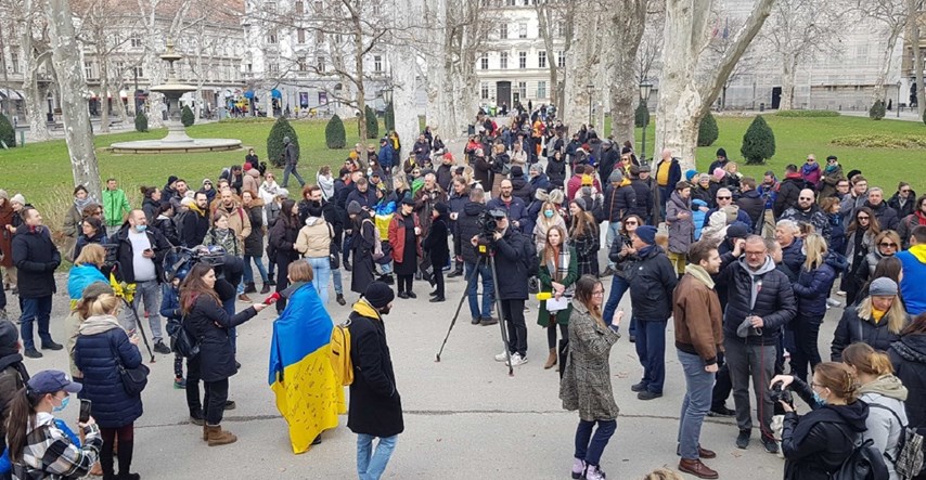 Građani na Zrinjevcu iskazali solidarnost Ukrajini: "Dosta je ratova - hoćemo mir"