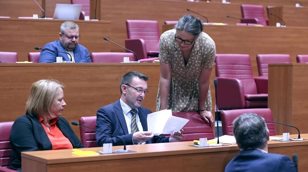 U saboru svađa zbog broja birača. "Imamo ih pola milijuna više nego stanovnika"