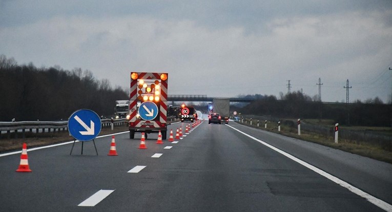 Vozač kamiona (75) udario u zaštitnu ogradu kod odmorišta Brinje, teško je ozlijeđen