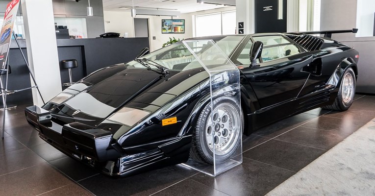 Prodaje se Lamborghini iz 1990. godine, auto je nov