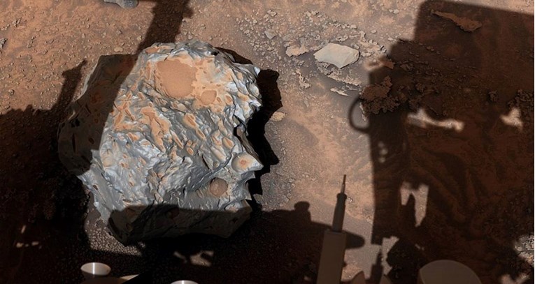 NASA-in rover na Marsu otkrio metalni objekt