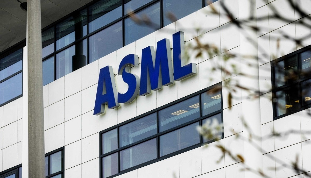 Naglo pala potražnja za strojevima za čipove nizozemskog ASML-a