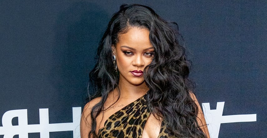 Rihanna pokazala svoju divlju stranu u haljini i čizmama životinjskih uzoraka
