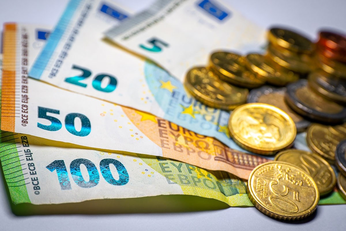 Nakon tri tjedna pada, tečaj dolara porastao prema košarici valuta