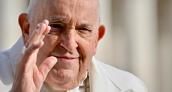 Papa Franjo će sudjelovati na večerašnjoj misi nakon što je sinoć otkazao dolazak