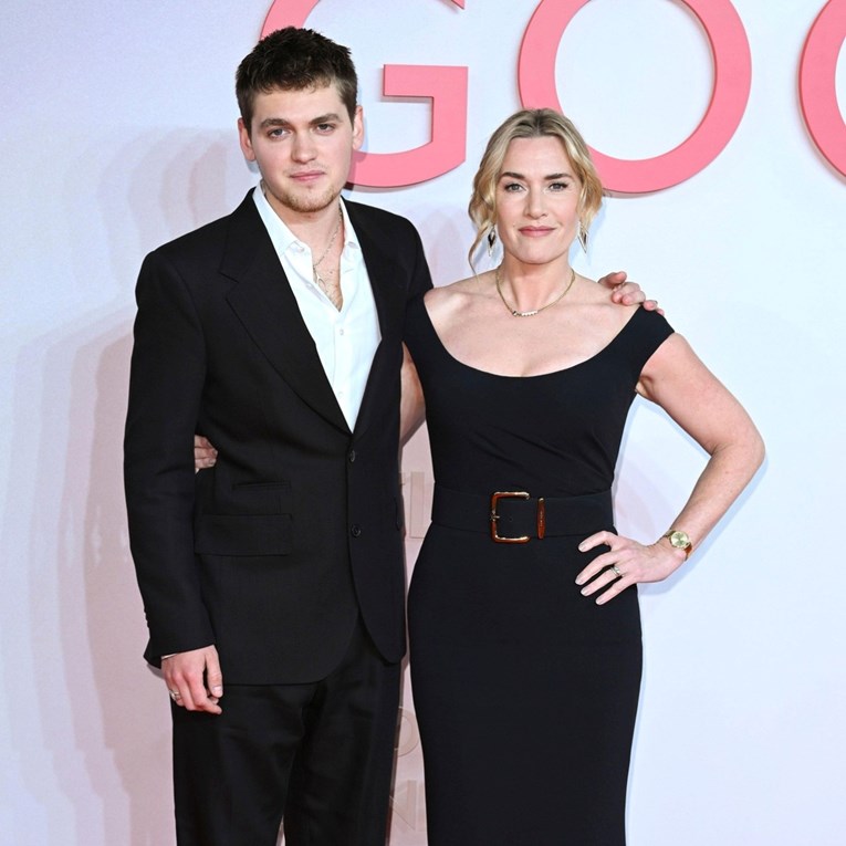 Sin Kate Winslet pojavio se s mamom na crvenom tepihu i privukao pažnju izgledom