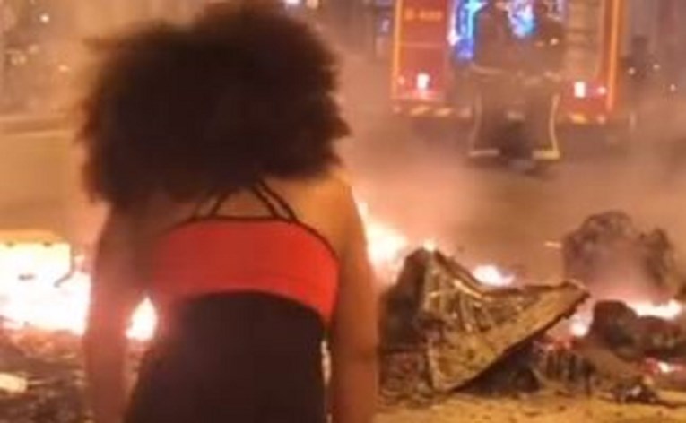 VIDEO Napali je jer je twerkala tijekom nereda u Barceloni: "Zabavljaš li se?"