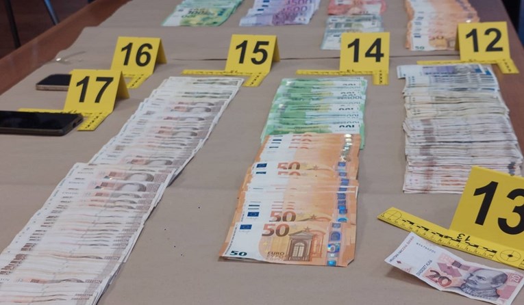 FOTO Iz kuće na Pelješcu ukradeno skoro 2 milijuna kuna i zlato. Evo svih detalja