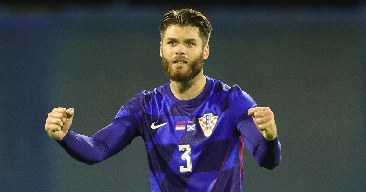 Ćaleta-Car predstavljen u novom klubu. Navijače učio kako izgovoriti njegovo ime