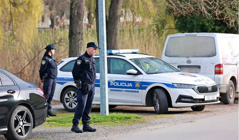 Policija objavila detalje o majci koja je pred školom u Vinkovcima prijetila bombom