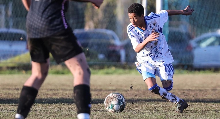 VIDEO Dinamov čudesni Brazilac (15) poigrava se s vršnjacima na turniru u Brazilu