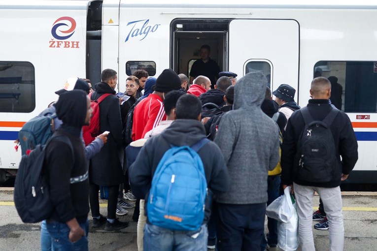 50 migranata iz Iraka avionom sletjelo u Sarajevo, htjeli dalje prema Hrvatskoj