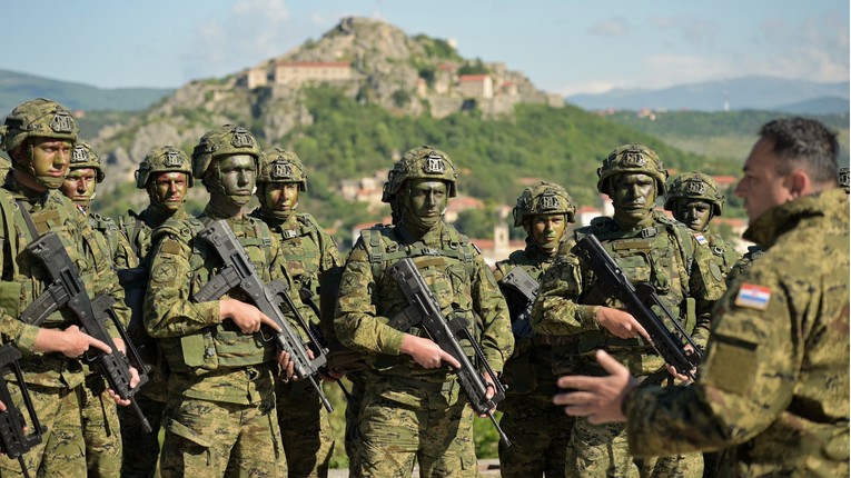Anušić: Veliki broj ročnika odlučio se potpisati ugovor o djelatnoj vojnoj službi