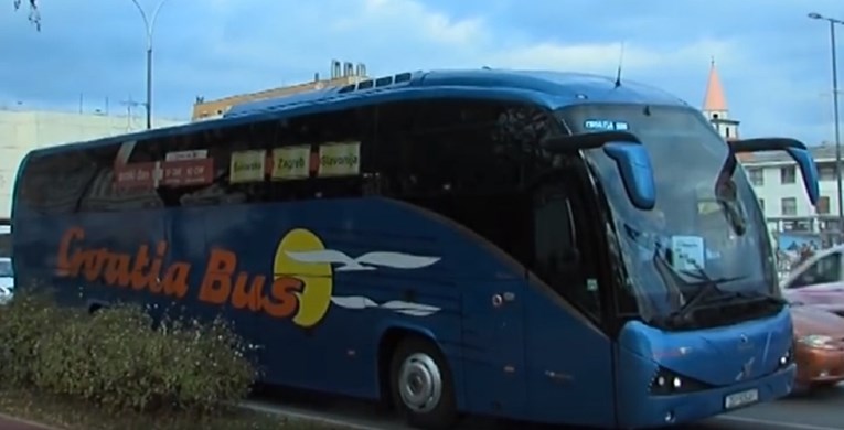 Iz autobusa Croatia busa ispala prtljaga dviju curica