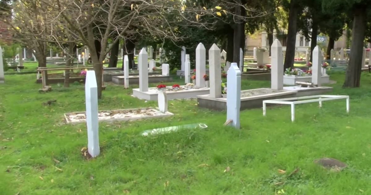 Na groblju u Mostaru gdje su uglavnom pokopani Bošnjaci ostavljena svinjska glava