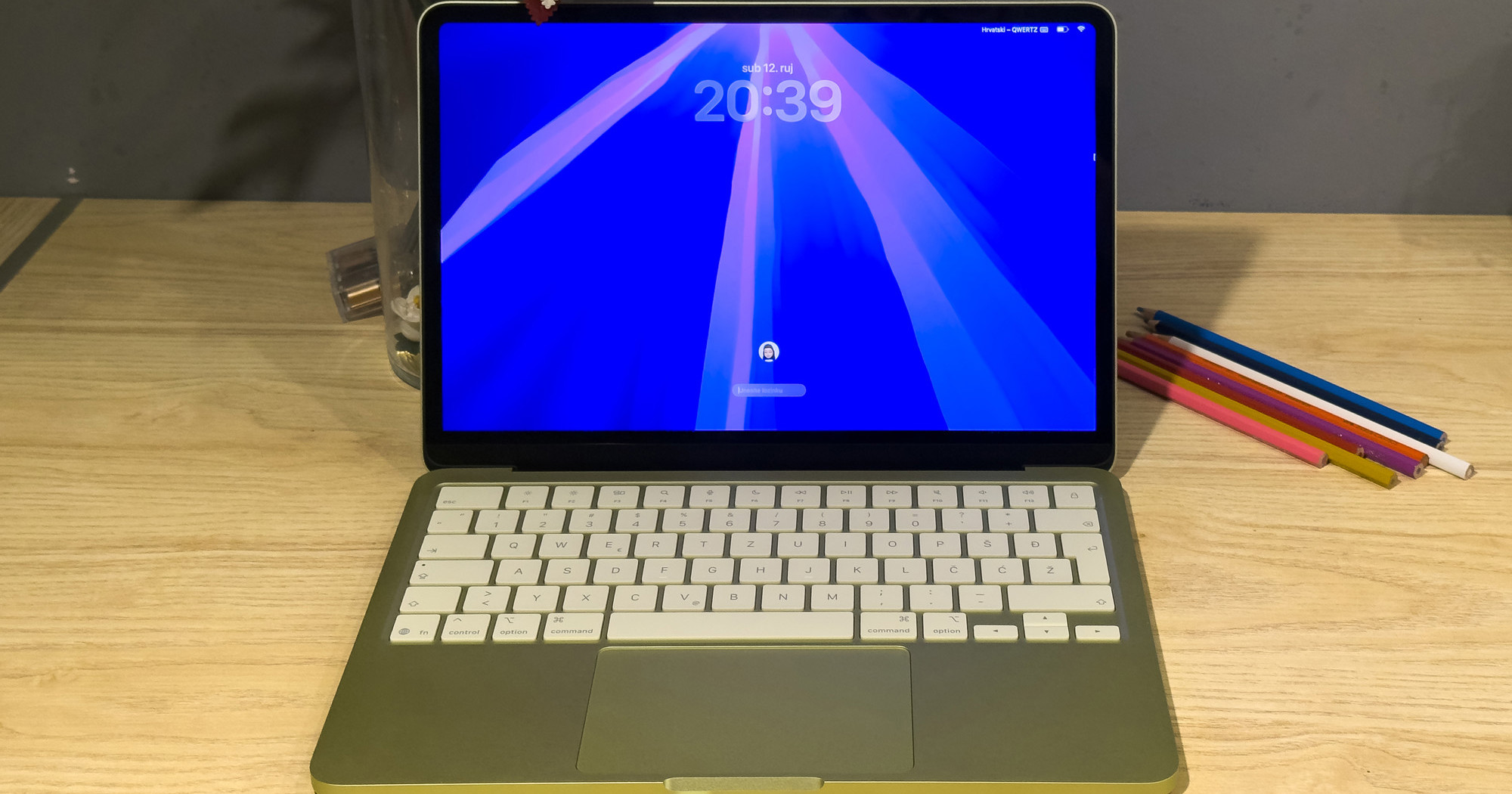 Testirali smo Appleov najjeftiniji MacBook i bolji je nego što mislite