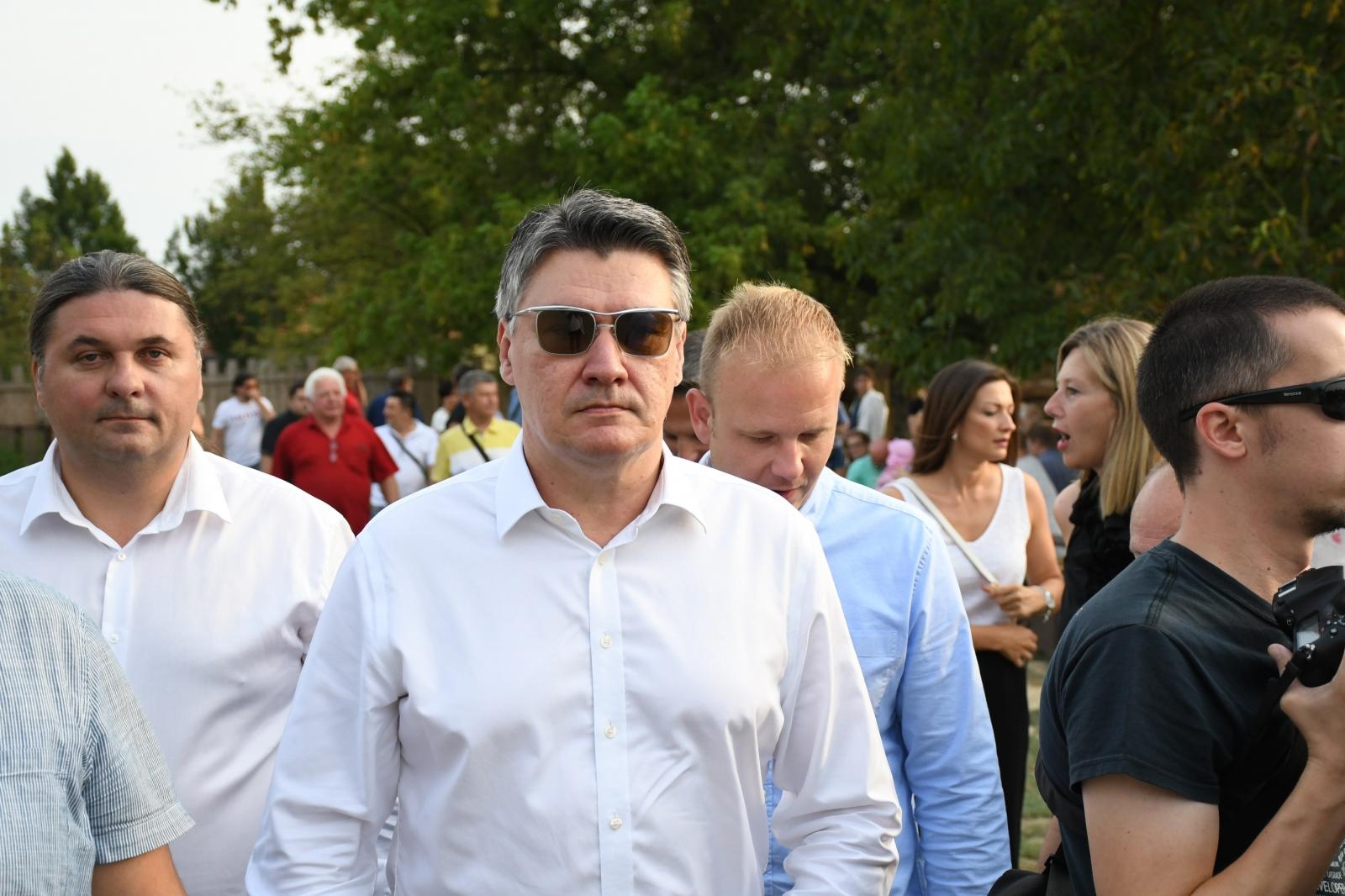 Milanović se vratio u kampanju, prozvao HDZ zbog Pupovca