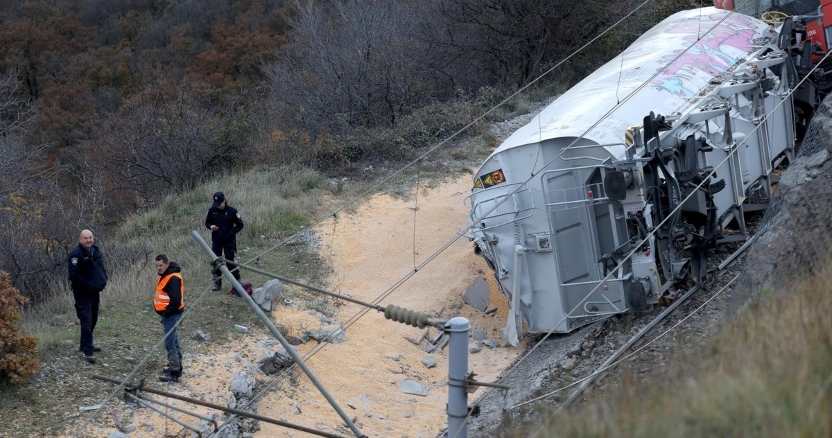 Vlak nije stao na kolodvoru kod Rijeke pa izletio s tračnica, prekinut promet