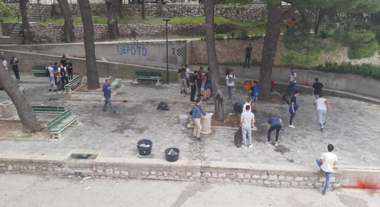 Učenici drugih razreda Obrtničke i tehničke škole u Dubrovniku čistili iza maturanata