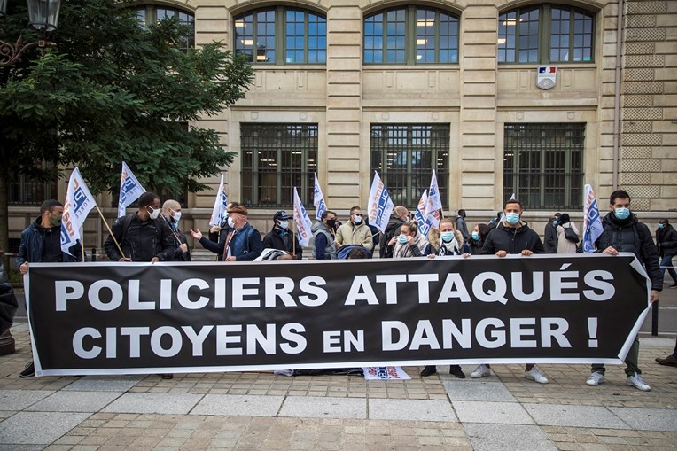 Francuski policajci prosvjeduju protiv nasilja nad policijom, traže zaštitu