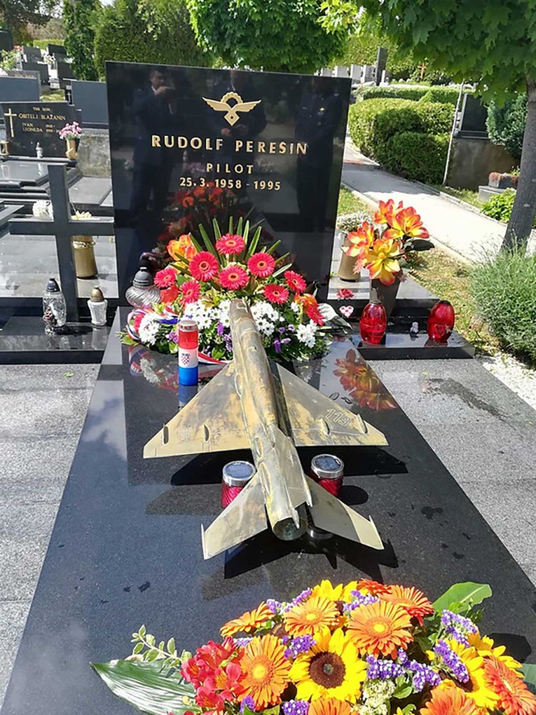Obilježena 25. obljetnica pogibije pilota heroja Rudolfa Perešina
