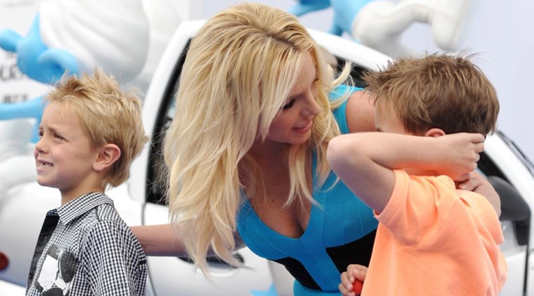 Britney Spears pozirala sa sinovima u prirodi, fanove iznenadilo koliko su odrasli