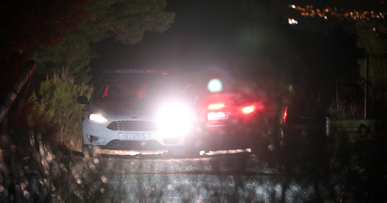 Mladić na stražnjem kotaču motora projurio kroz crveno u Zagrebu. Uslijedila potjera