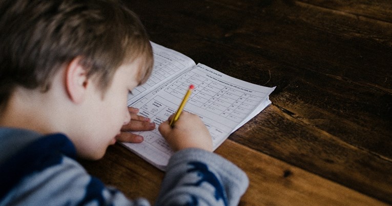 Vraćanje pisanja rukom u škole se isplati: To je bolje za učenje nego tipkanje