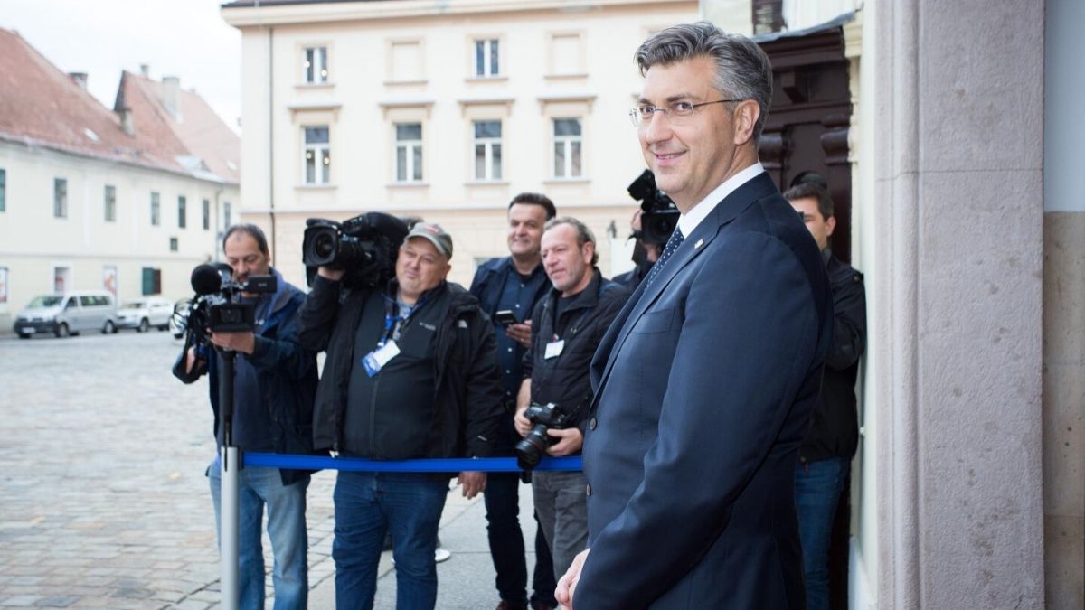 U tijeku nenajavljeni sastanak u vladi, razgovaraju o izborima u HDZ-u