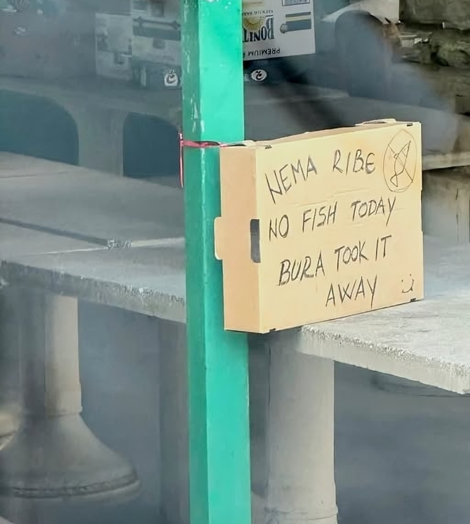Natpis na tržnici u Dalmaciji je hit, netko se jako potrudio objasniti da nema ribe