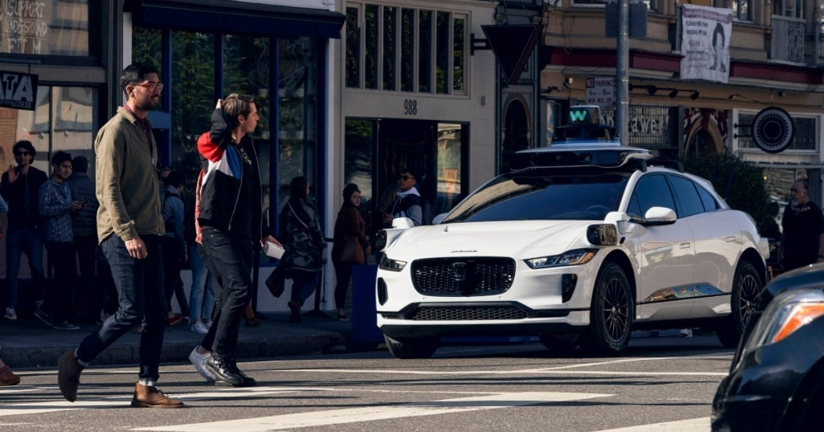 VIDEO Robotaksiji trube cijelu noć, građani su bijesni