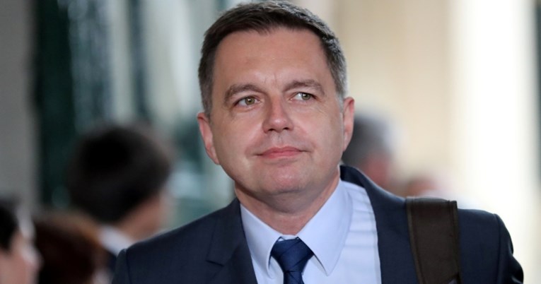 Slovački guverner bio kurir šefu porezne, prenosio mito za njega. Osuđen je