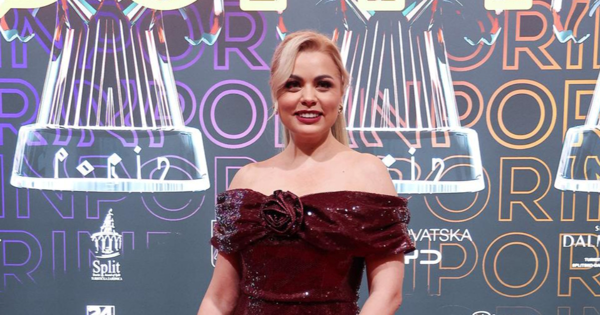 Andrea Šušnjara na dodjeli Porina privukla poglede u kratkoj bordo haljini