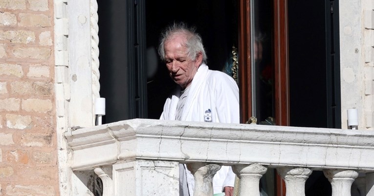 Keith Richards (80) snimljen u Veneciji, odmarao se s obitelji