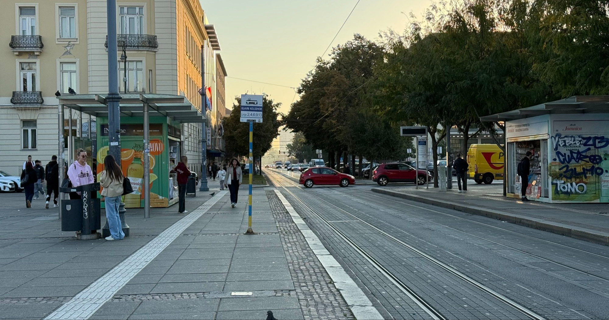 Razgovarali smo sa srednjoškolkama koje pješače do škole: "Problem će biti povratak"