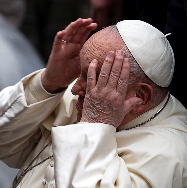 Pogoršalo se stanje pape Franje