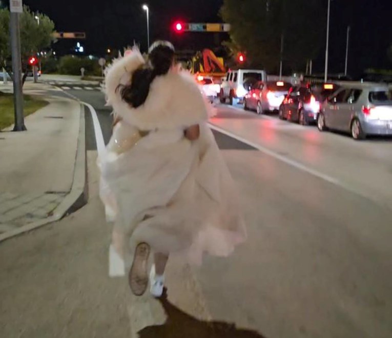 VIDEO Šibenska mladenka je apsolutni hit, pogledajte veselje na cesti