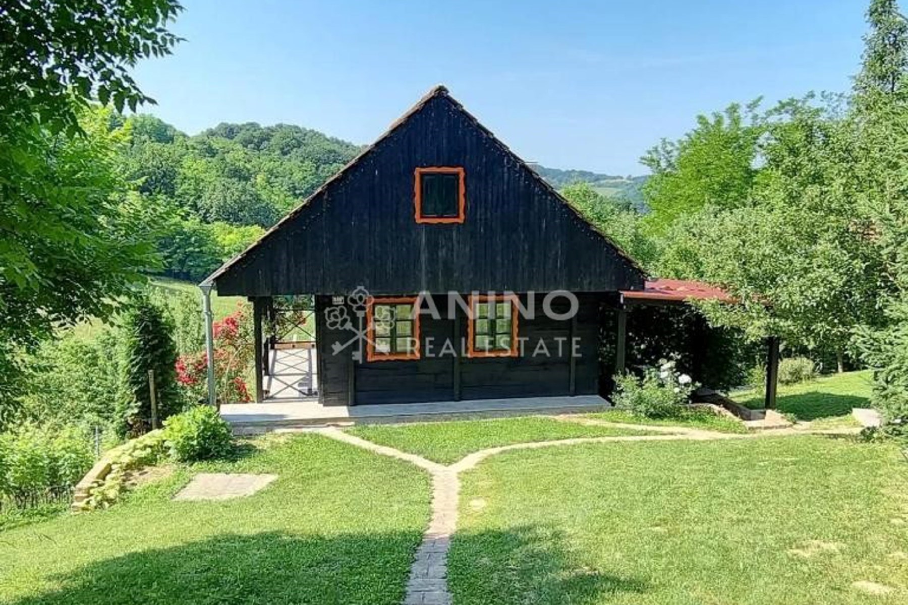 Investicijska prilika: Kamena kuća s dvije garsonijere u Tisnom na 80 m od rive