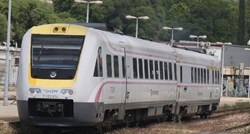 Starac u Dalmaciji gurao bačvu preko pruge, udario ga nagibni vlak