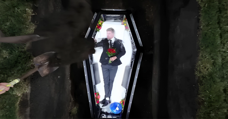Najpoznatiji youtuber svijeta rasplakao se nakon što je bio živ zakopan tjedan dana