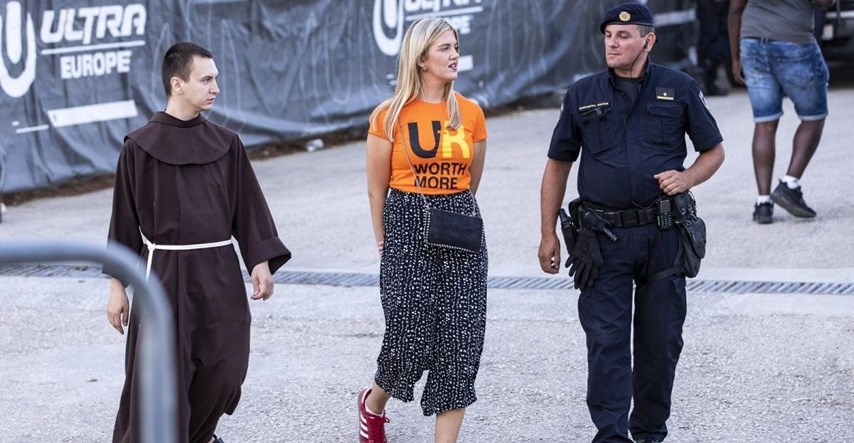 Policija i svećenici druže se na Ultri, zajedno šetali oko stadiona
