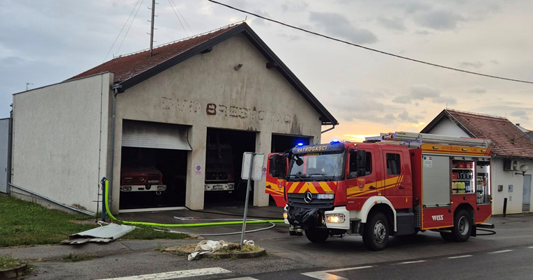 FOTO Kod Požege planuo vatrogasni dom