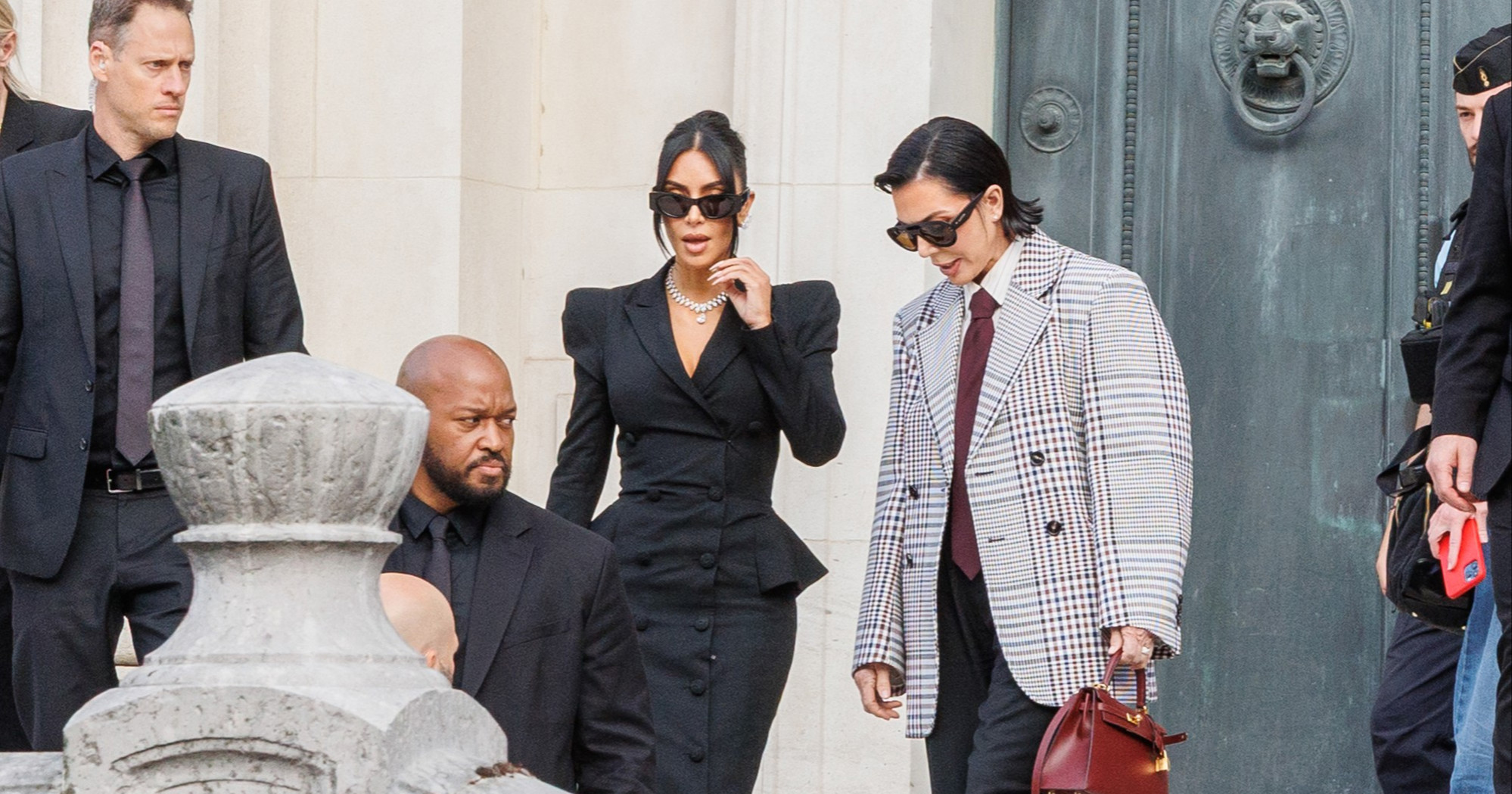 Zašto je Kim Kardashian dobila jedan euro odštete za pljačku u Parizu 2016.?