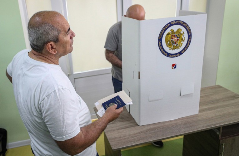 Armenci glasali na važnim izborima. Izlaznost bila gotovo 60 posto