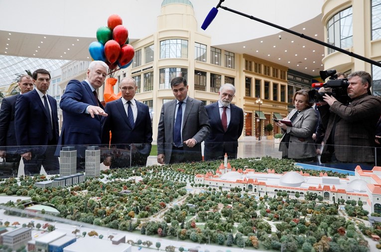Putin obišao rusku verziju Disneylanda