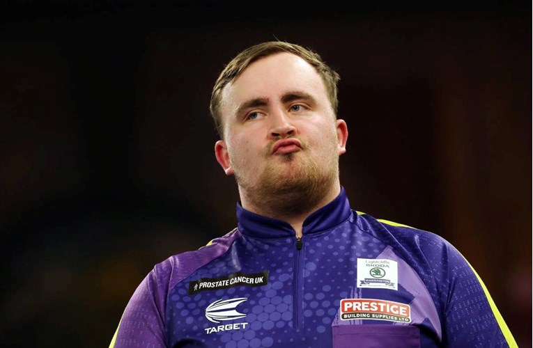 Luke Littler (18) plasirao se u treće uzastopno finale SP-a u pikadu