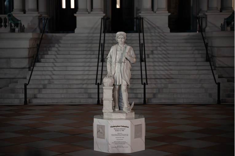 Trump postavio kip Kristofora Kolumba kod Bijele kuće