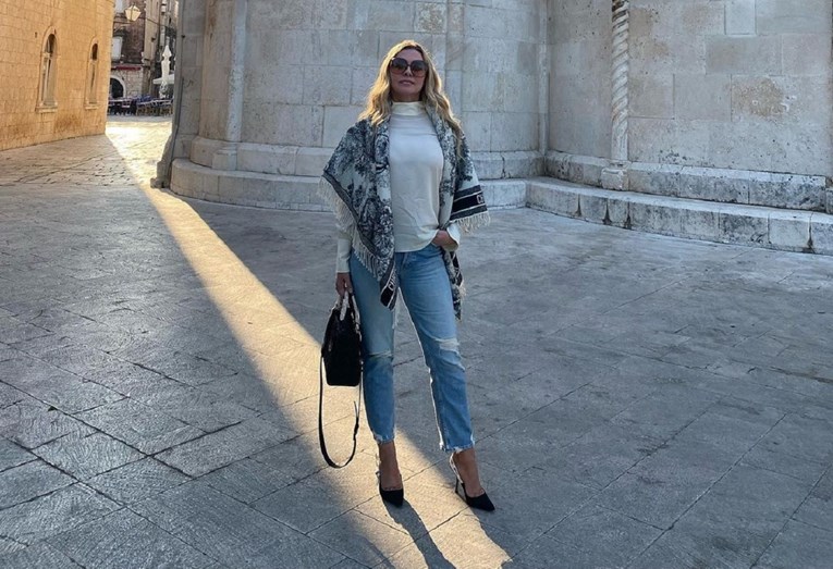 Vlatka Pokos uživa u Hrvatskoj, pažnju privukle cipele od skoro 7000 kuna