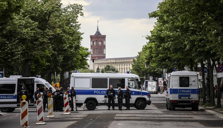 Teroristički napad u Berlinu: Zaletio se autom u druga vozila, vikao: "Allahu Akbar"