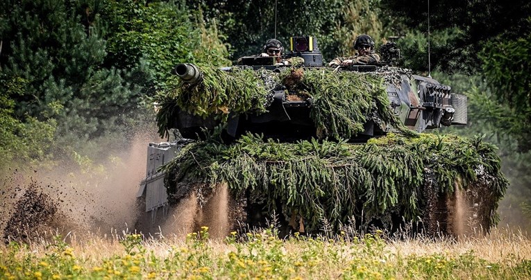 Kakav je to Leopard 2 tenk? Ruske tenkove uništava s 4000 metara